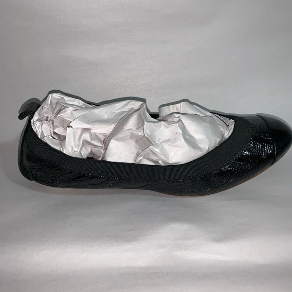 CHANEL size 35 soft crinkled patent leather flats - Picture 12 of 16